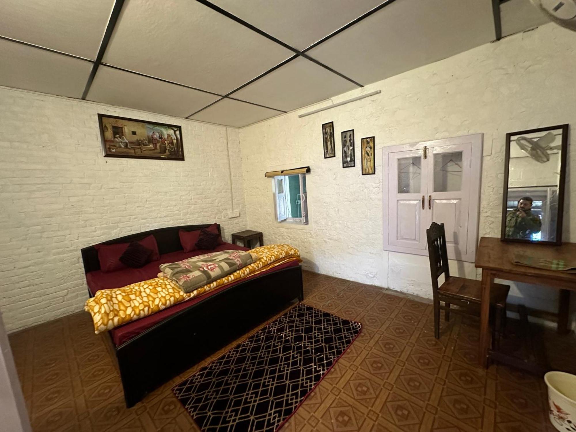 Хостел Dreamwoods A Travellers Farm Дармсала Экстерьер фото