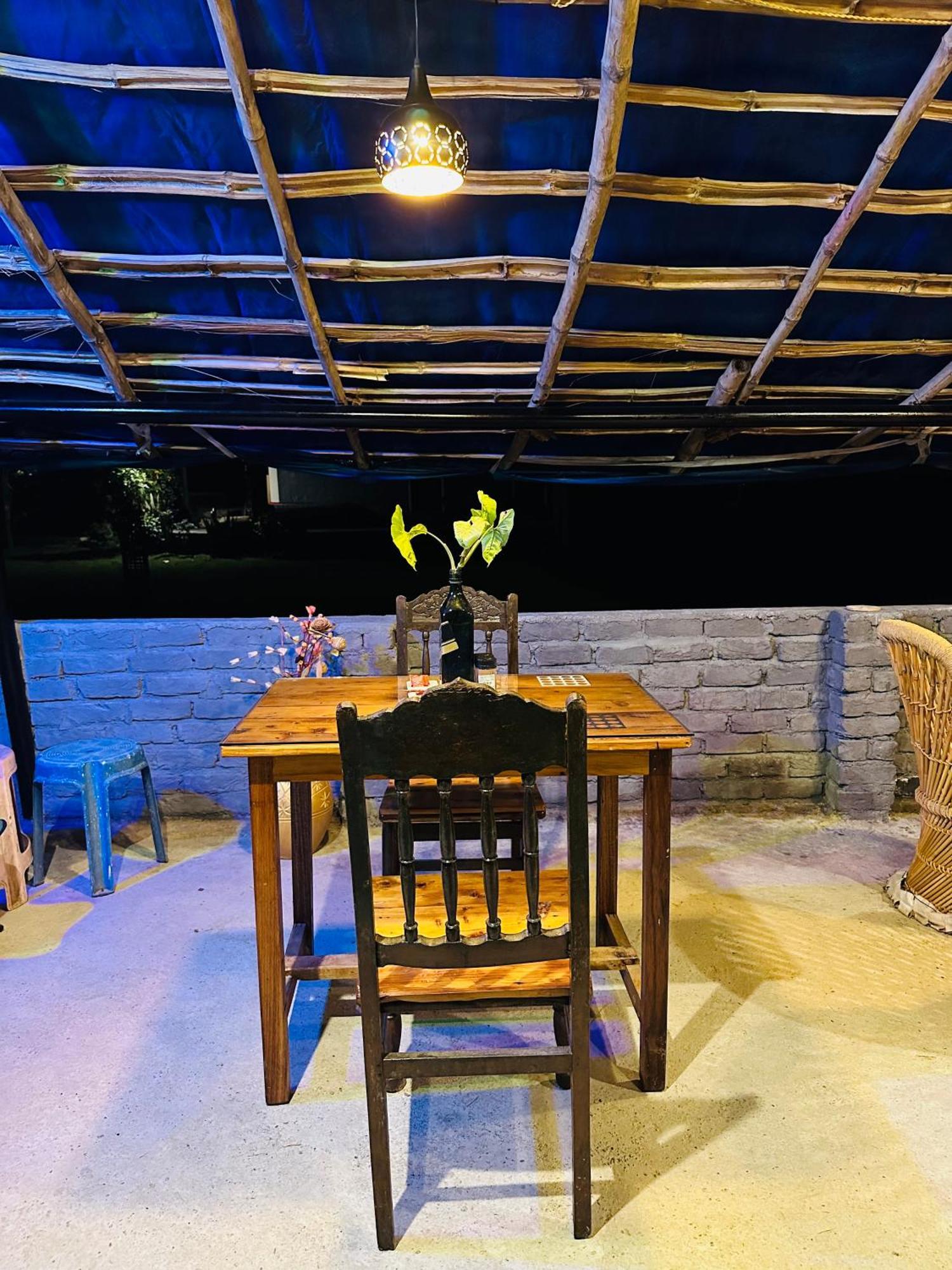 Хостел Dreamwoods A Travellers Farm Дармсала Экстерьер фото