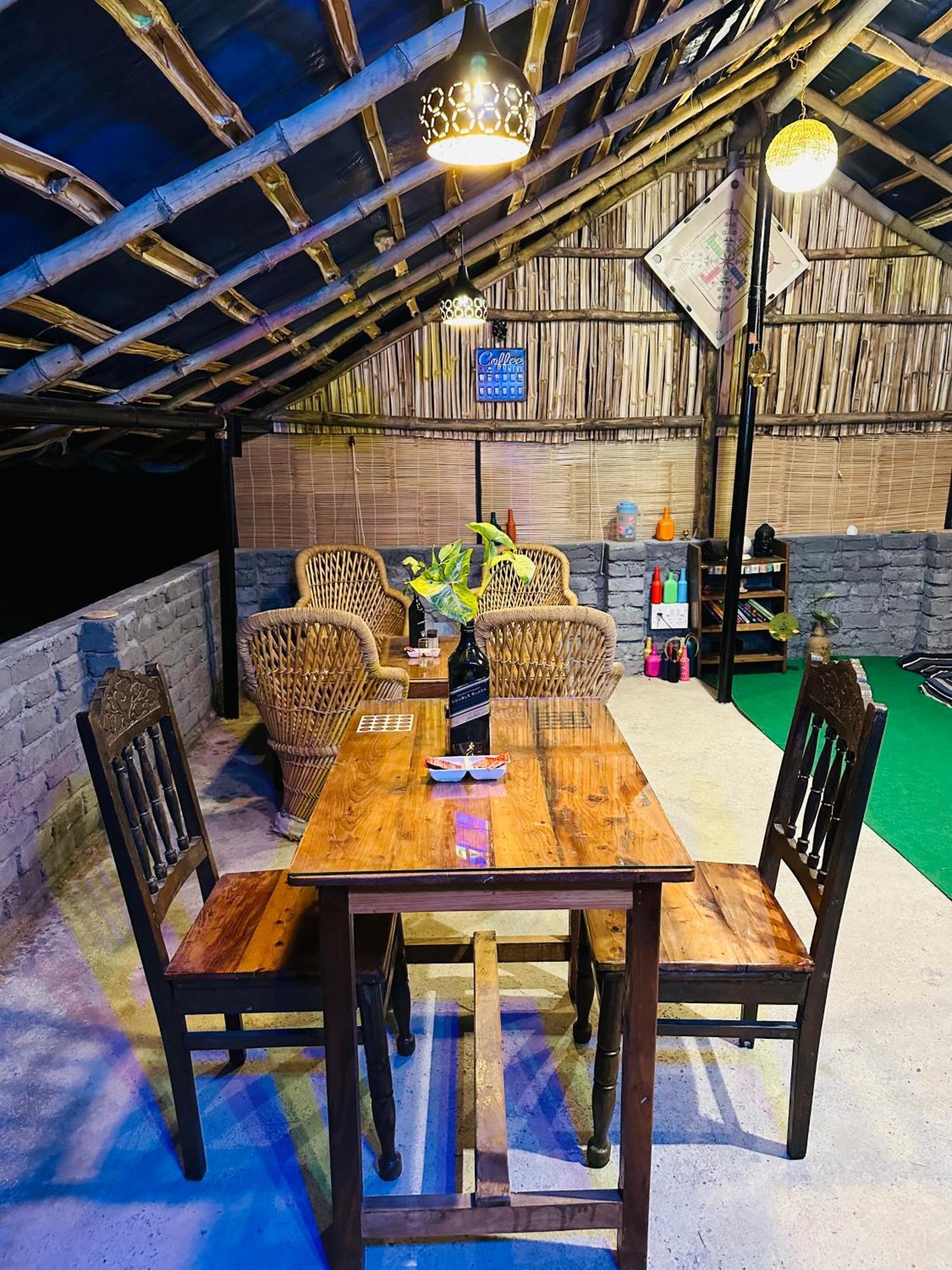 Хостел Dreamwoods A Travellers Farm Дармсала Экстерьер фото